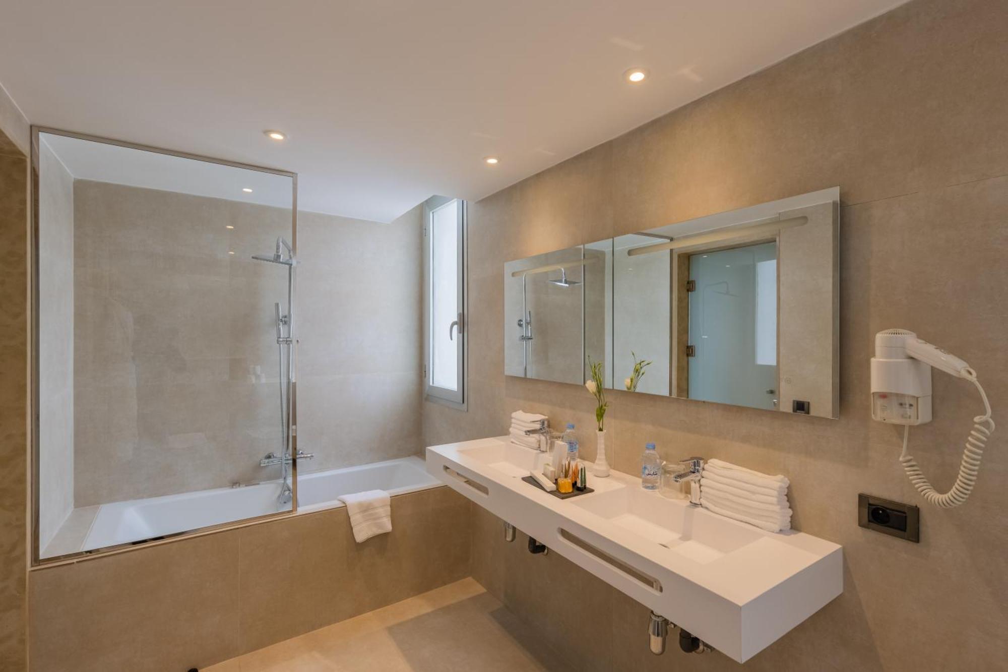 Suite Exécutive Lit King-Size - Vue sur Piscine