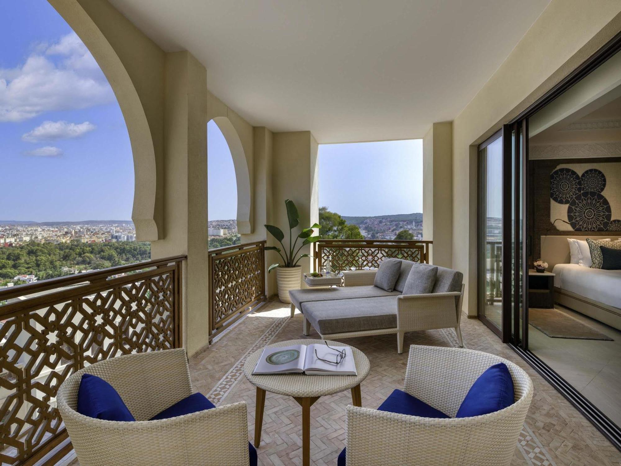 Suite Junior con cama extragrande y vistas panorámicas